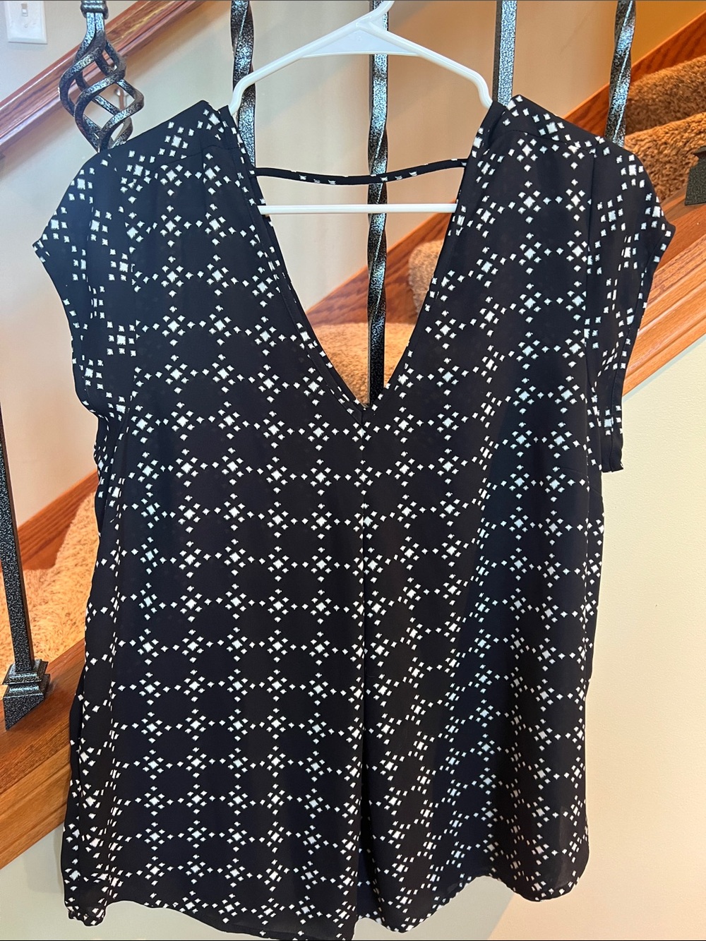 Black and White Geometric V-Neck Blouse capped sleeves